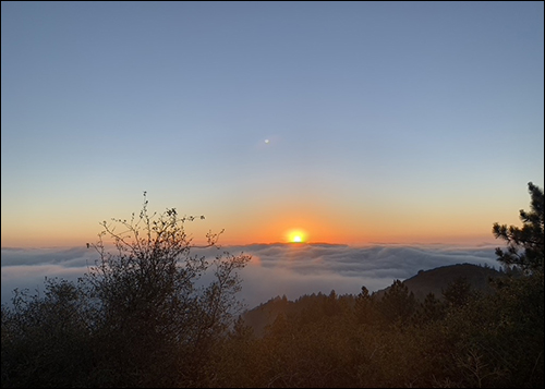 Clouds over the Pacific Ocean as captured by de Jong.” class=