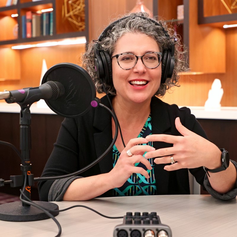 Krell science communicator Sarah Webb hosting an episode of the Science in Parallel podcast.