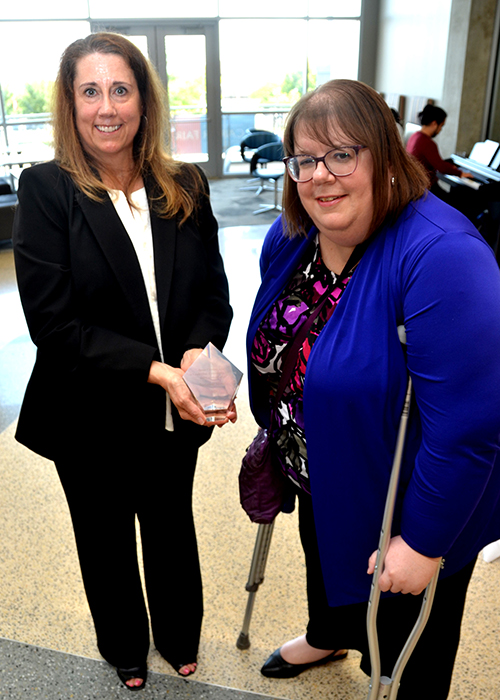 Krell's Shelly Olsan recognizes Suzanne Shontz with the 2024 Corones Award.